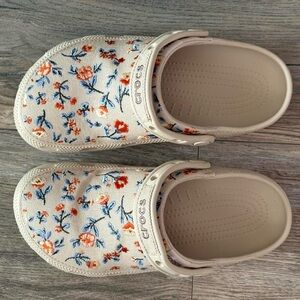 classic crafted floral clog